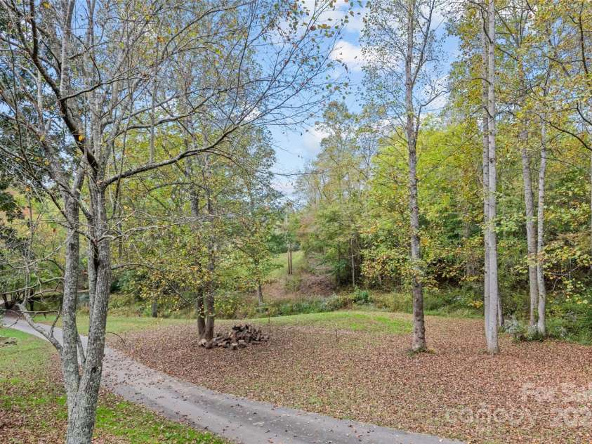 940 Haynes Cove, Clyde, NC 28721.  MLS# CAR4315182, YatesRealty ID 5839. 