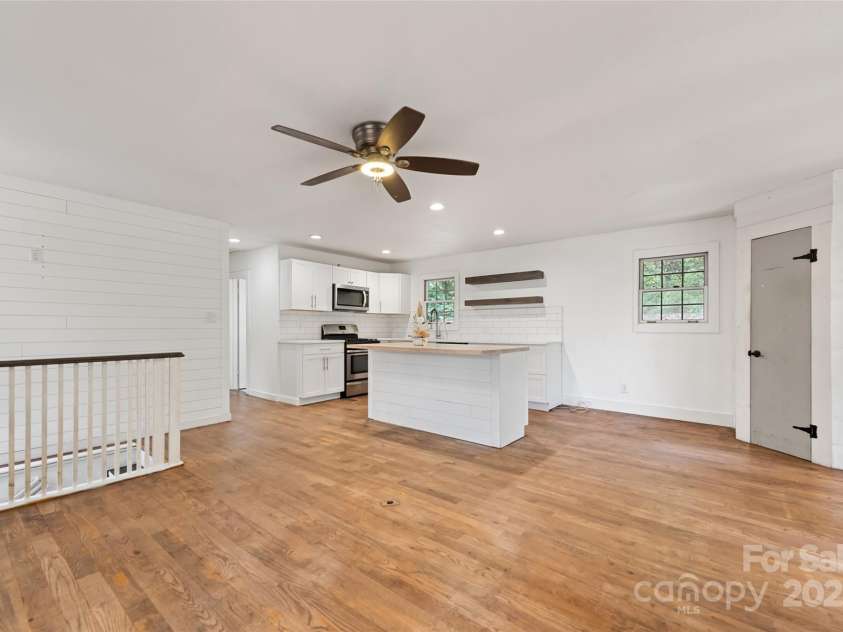940 Haynes Cove, Clyde, NC 28721.  MLS# CAR4315182, YatesRealty ID 5839. 