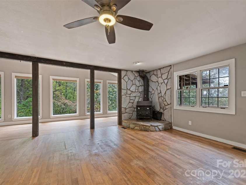 940 Haynes Cove, Clyde, NC 28721.  MLS# CAR4315182, YatesRealty ID 5839. 