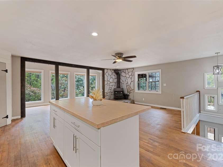 940 Haynes Cove, Clyde, NC 28721.  MLS# CAR4315182, YatesRealty ID 5839. 