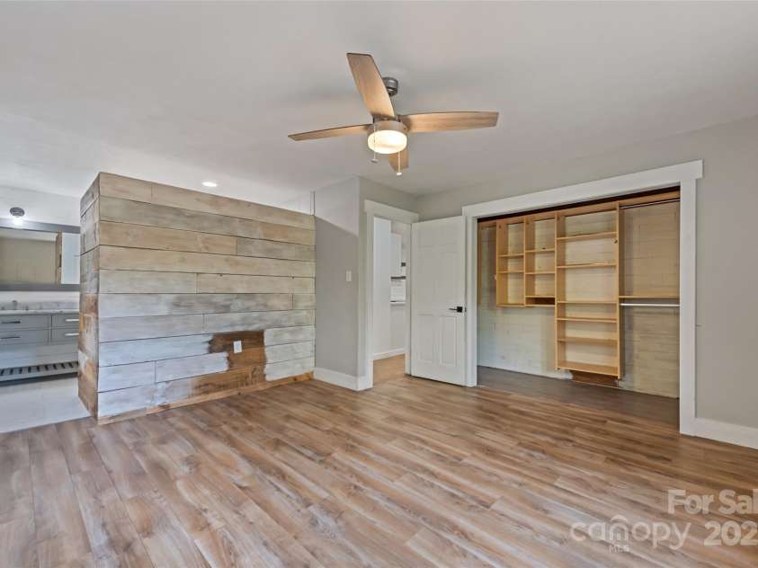 940 Haynes Cove, Clyde, NC 28721.  MLS# CAR4315182, YatesRealty ID 5839. 