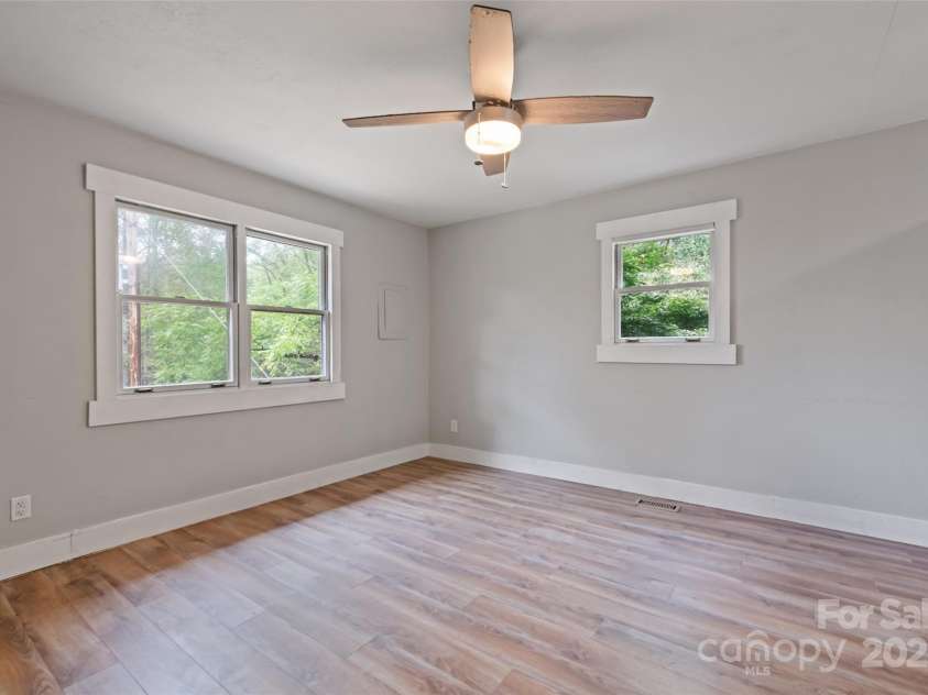940 Haynes Cove, Clyde, NC 28721.  MLS# CAR4315182, YatesRealty ID 5839. 