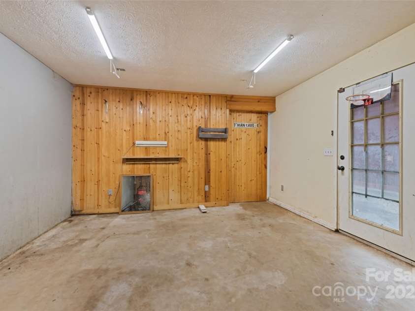 940 Haynes Cove, Clyde, NC 28721.  MLS# CAR4315182, YatesRealty ID 5839. 