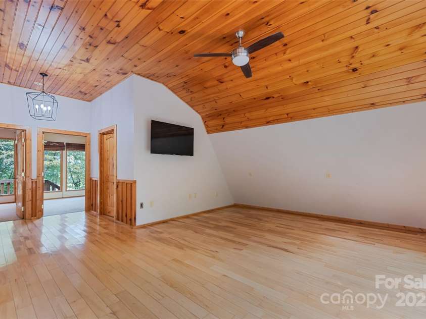 940 Haynes Cove, Clyde, NC 28721.  MLS# CAR4315182, YatesRealty ID 5839. 