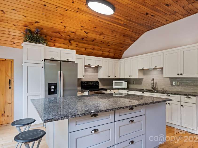 940 Haynes Cove, Clyde, NC 28721.  MLS# CAR4315182, YatesRealty ID 5839. 