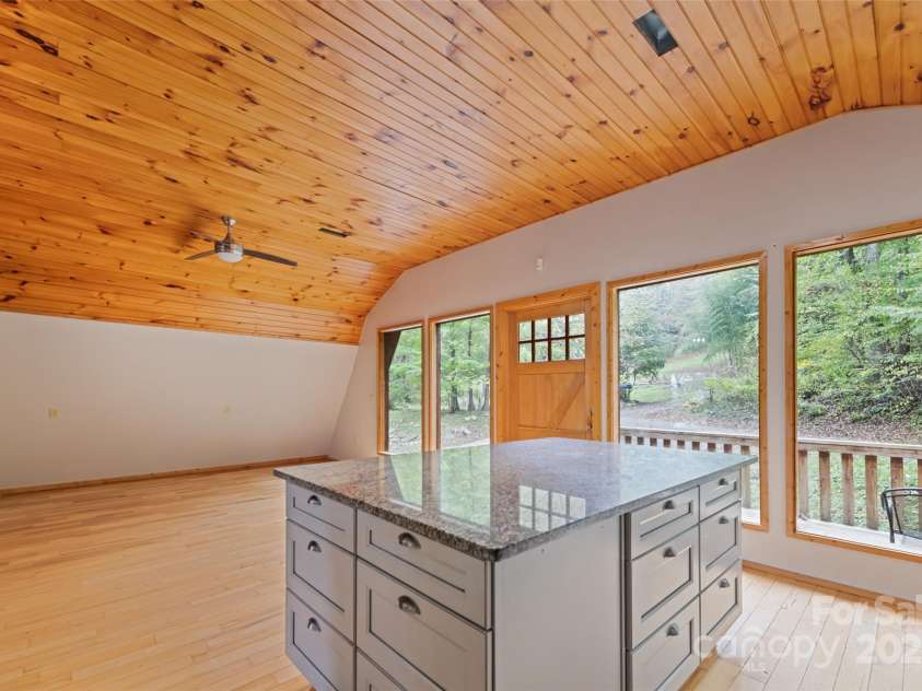 940 Haynes Cove, Clyde, NC 28721.  MLS# CAR4315182, YatesRealty ID 5839. 