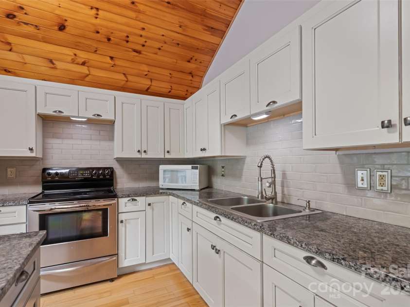 940 Haynes Cove, Clyde, NC 28721.  MLS# CAR4315182, YatesRealty ID 5839. 