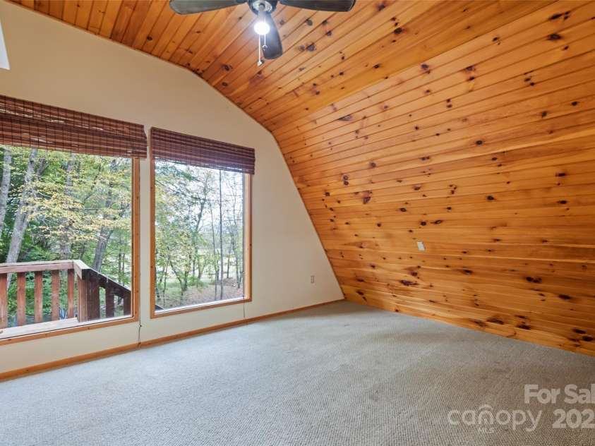940 Haynes Cove, Clyde, NC 28721.  MLS# CAR4315182, YatesRealty ID 5839. 