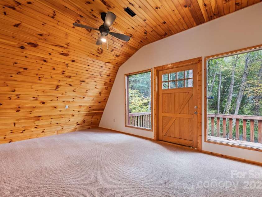 940 Haynes Cove, Clyde, NC 28721.  MLS# CAR4315182, YatesRealty ID 5839. 