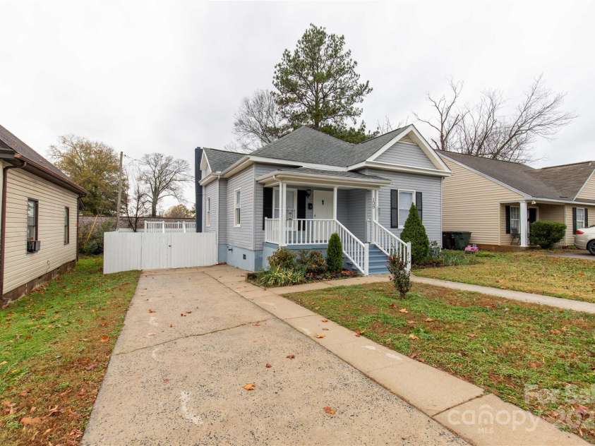 139 Ebenezer Avenue, Rock Hill, SC 29730.  MLS# CAR4192404, YatesRealty ID 584. Driveway and fence