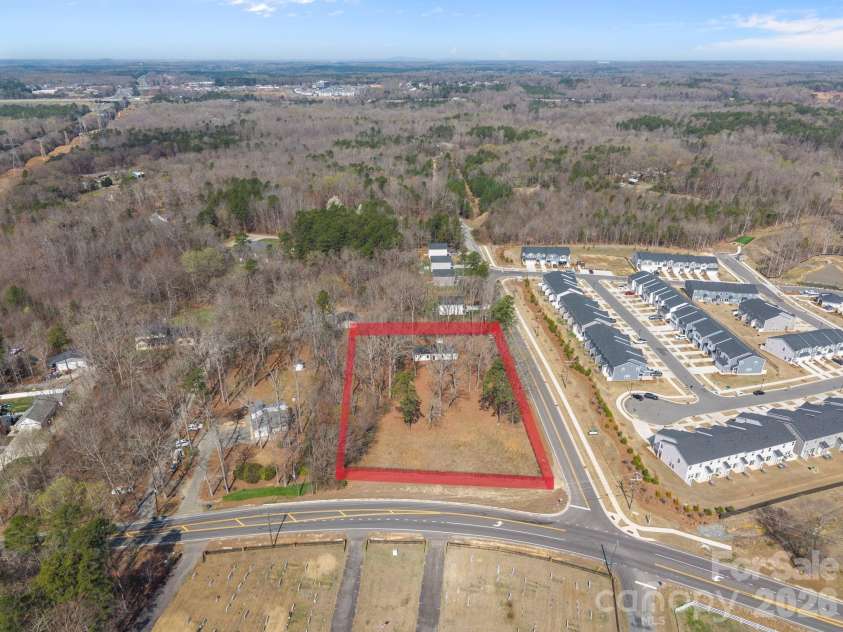 9121 Hutchinson Lane, Charlotte, NC 28216.  MLS# CAR4326445, YatesRealty ID 5840. 