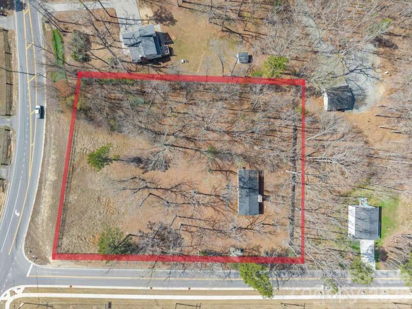 9121 Hutchinson Lane, Charlotte, NC 28216.  MLS# CAR4326445, YatesRealty ID 5840. 