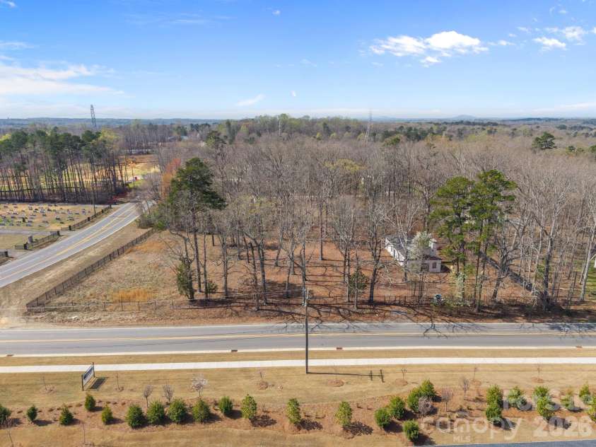 9121 Hutchinson Lane, Charlotte, NC 28216.  MLS# CAR4326445, YatesRealty ID 5840. 