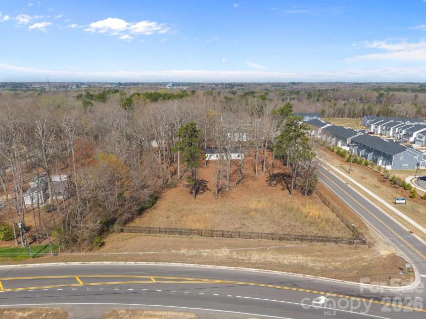 9121 Hutchinson Lane, Charlotte, NC 28216.  MLS# CAR4326445, YatesRealty ID 5840. 