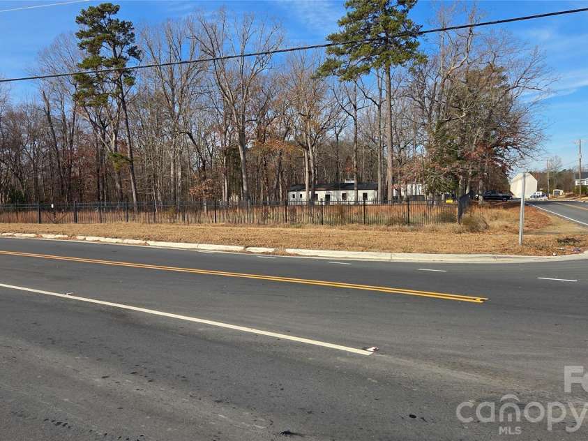 9121 Hutchinson Lane, Charlotte, NC 28216.  MLS# CAR4326445, YatesRealty ID 5840. 