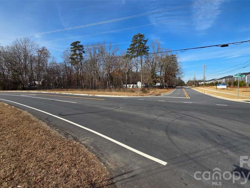9121 Hutchinson Lane, Charlotte, NC 28216.  MLS# CAR4326445, YatesRealty ID 5840. 
