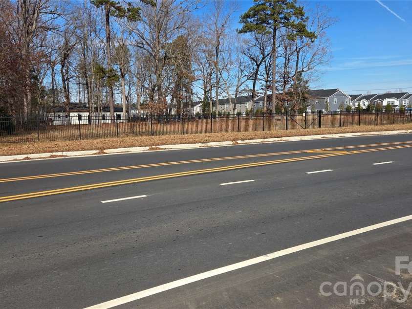9121 Hutchinson Lane, Charlotte, NC 28216.  MLS# CAR4326445, YatesRealty ID 5840. 