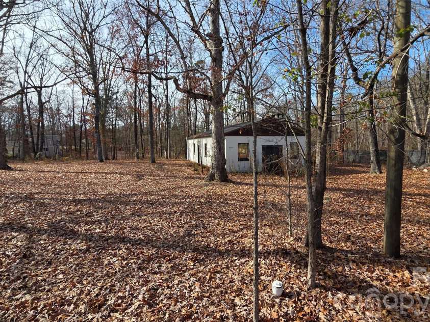 9121 Hutchinson Lane, Charlotte, NC 28216.  MLS# CAR4326445, YatesRealty ID 5840. 