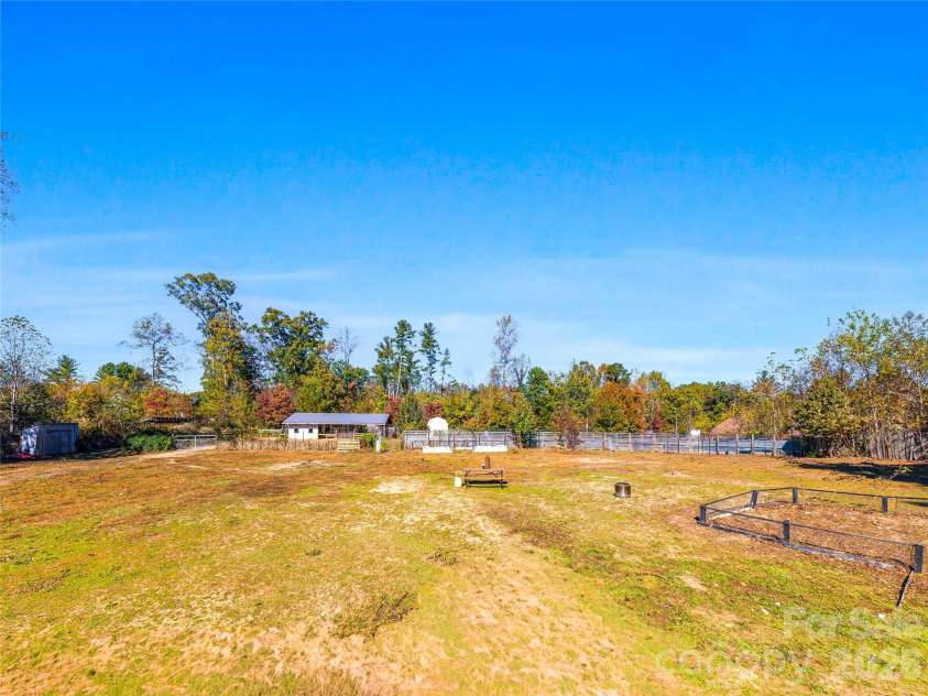 39 White Pine Drive, Fletcher, NC 28732.  MLS# CAR4437258, YatesRealty ID 58400. 
