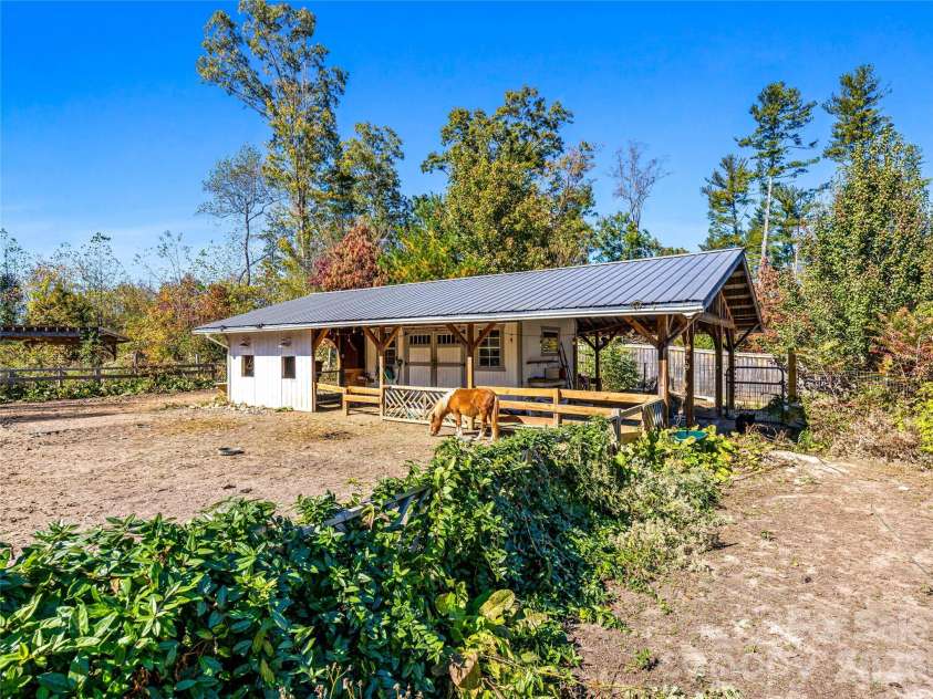 39 White Pine Drive, Fletcher, NC 28732.  MLS# CAR4437258, YatesRealty ID 58400. 