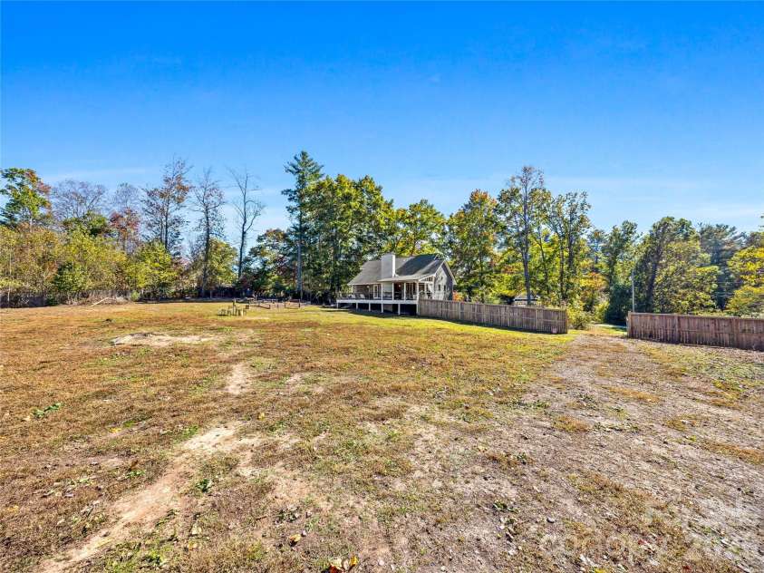 39 White Pine Drive, Fletcher, NC 28732.  MLS# CAR4437258, YatesRealty ID 58400. 