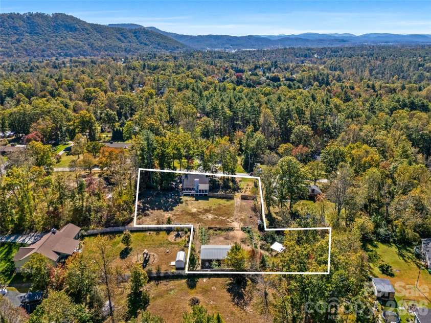 39 White Pine Drive, Fletcher, NC 28732.  MLS# CAR4437258, YatesRealty ID 58400. 