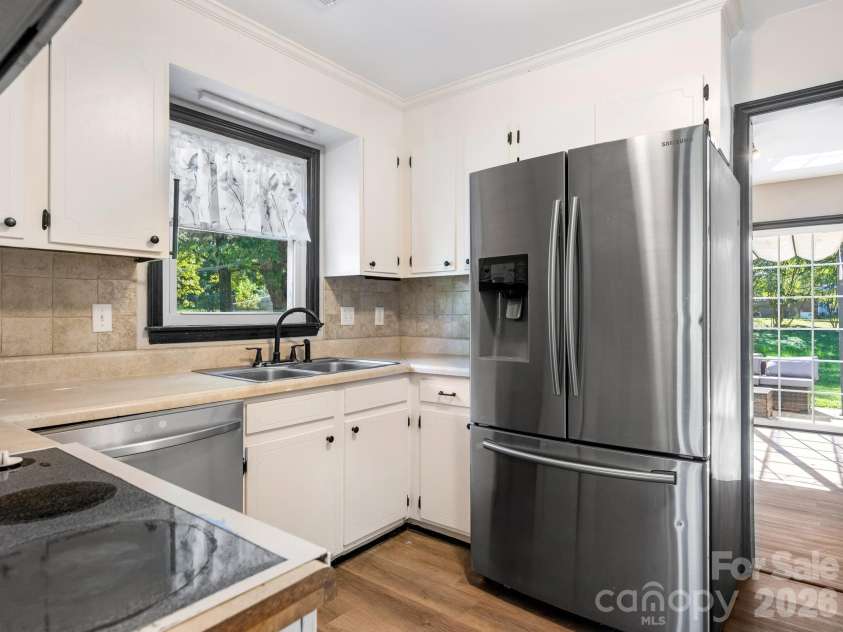 1100 Dark Wood Court, Matthews, NC 28105.  MLS# CAR4436676, YatesRealty ID 58403. Kitchen