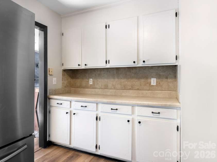 1100 Dark Wood Court, Matthews, NC 28105.  MLS# CAR4436676, YatesRealty ID 58403. Kitchen