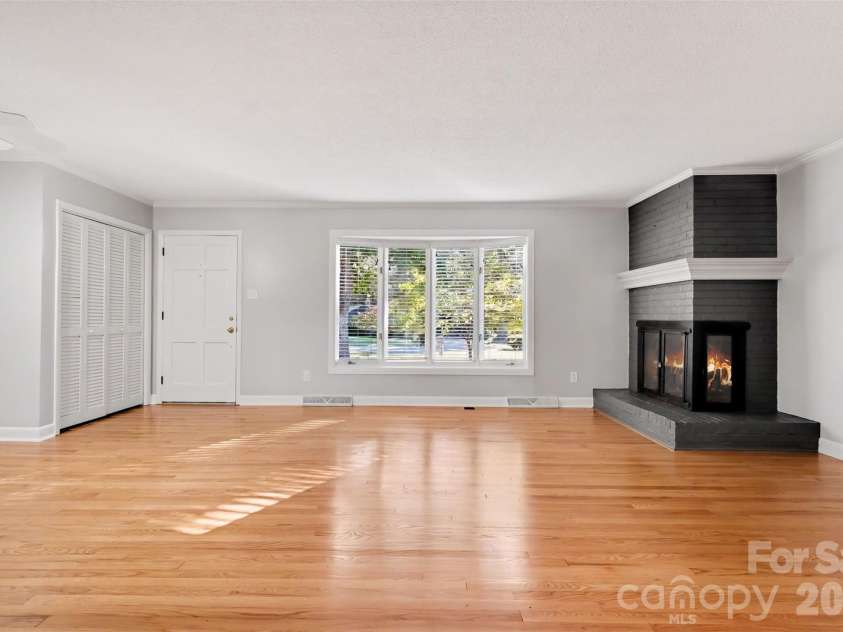225 Edgewood Drive, Statesville, NC 28625.  MLS# CAR4436443, YatesRealty ID 58407. 