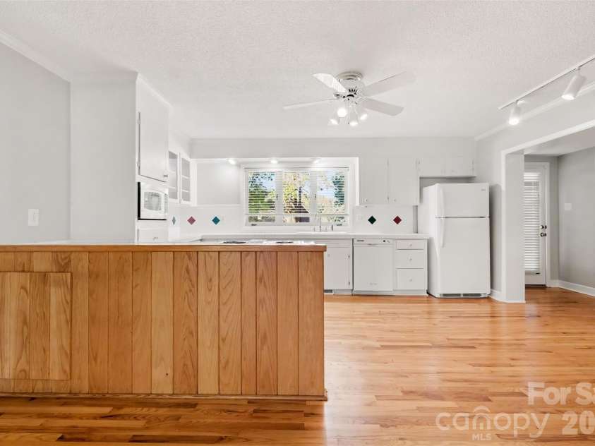 225 Edgewood Drive, Statesville, NC 28625.  MLS# CAR4436443, YatesRealty ID 58407. 