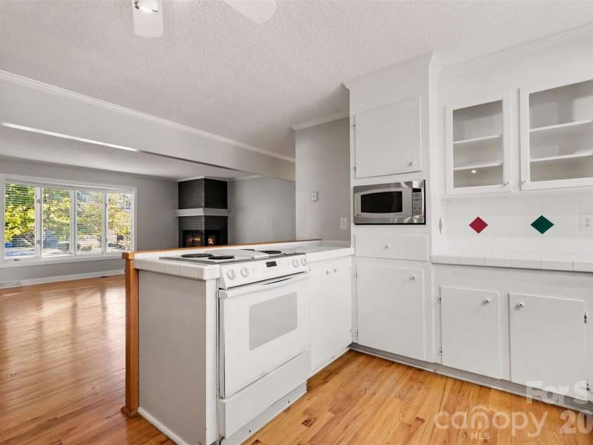 225 Edgewood Drive, Statesville, NC 28625.  MLS# CAR4436443, YatesRealty ID 58407. 