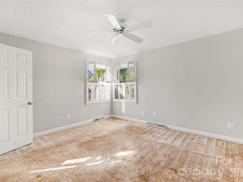 225 Edgewood Drive, Statesville, NC 28625.  MLS# CAR4436443, YatesRealty ID 58407. 