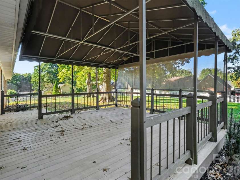 225 Edgewood Drive, Statesville, NC 28625.  MLS# CAR4436443, YatesRealty ID 58407. 
