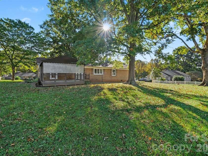 225 Edgewood Drive, Statesville, NC 28625.  MLS# CAR4436443, YatesRealty ID 58407. 