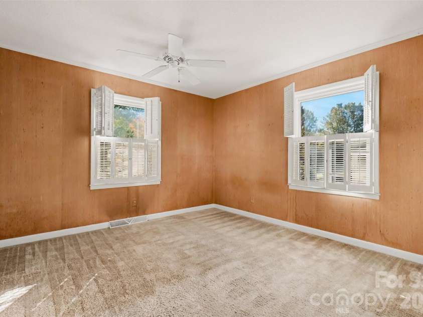 225 Edgewood Drive, Statesville, NC 28625.  MLS# CAR4436443, YatesRealty ID 58407. Bedroom 2 w/ grass cloth