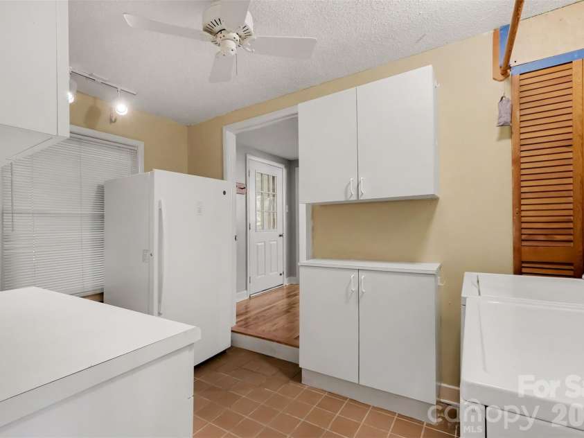 225 Edgewood Drive, Statesville, NC 28625.  MLS# CAR4436443, YatesRealty ID 58407. Laundry Room