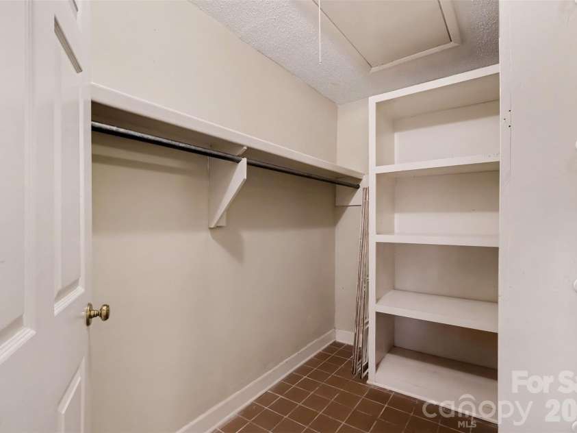 225 Edgewood Drive, Statesville, NC 28625.  MLS# CAR4436443, YatesRealty ID 58407. Nice large closet or pantry