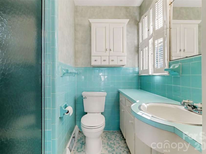 225 Edgewood Drive, Statesville, NC 28625.  MLS# CAR4436443, YatesRealty ID 58407. Primary Bathroom
