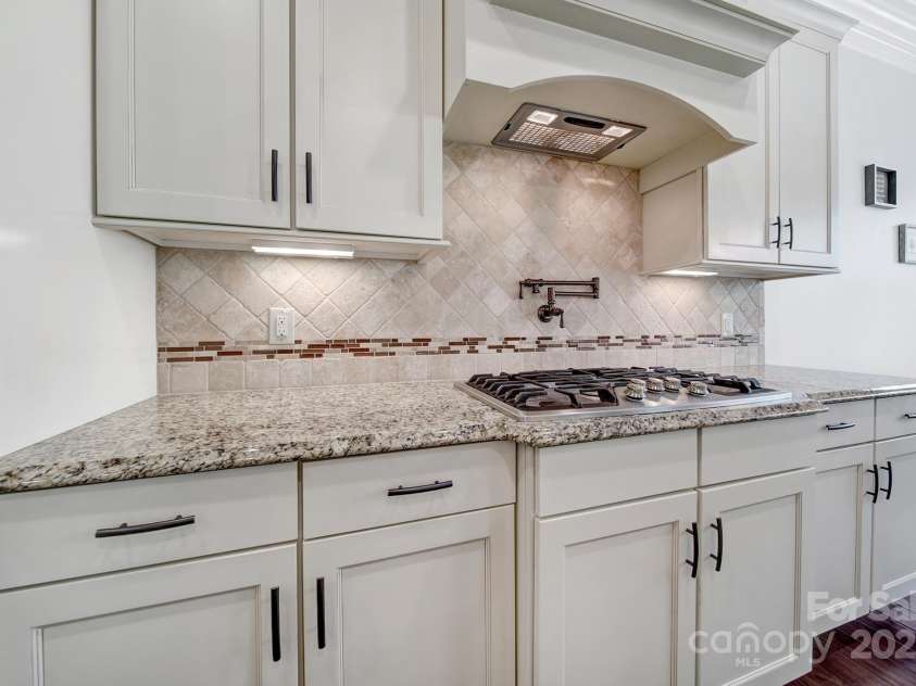 141 Forsythia Lane, Tega Cay, SC 29708.  MLS# CAR4243630, YatesRealty ID 5841. Kitchen Gas Cooktop w/ Pot filler