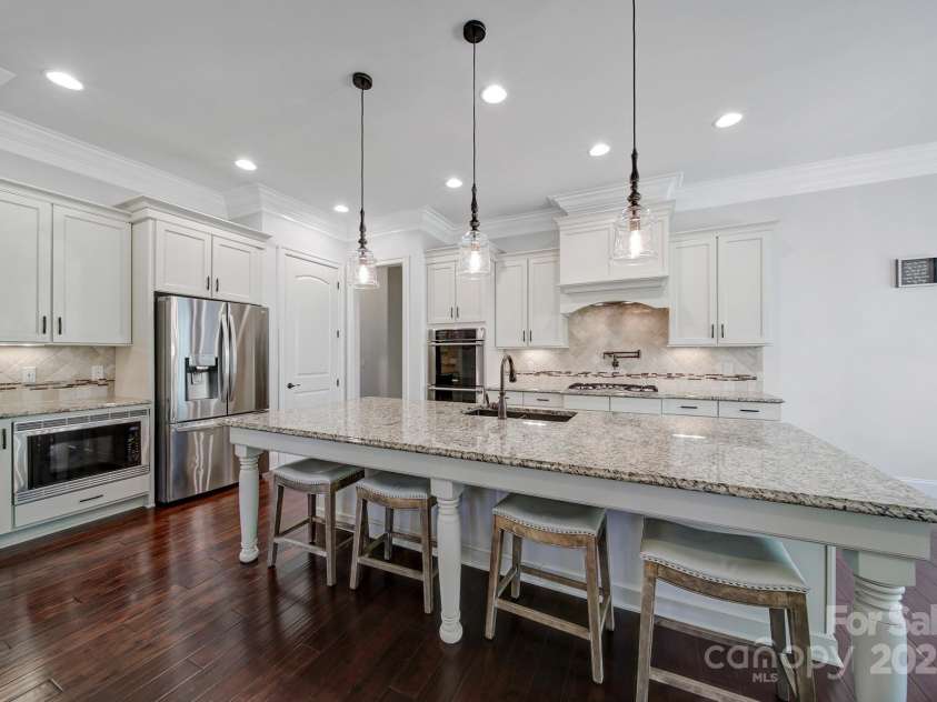 141 Forsythia Lane, Tega Cay, SC 29708.  MLS# CAR4243630, YatesRealty ID 5841. Kitchen Island
