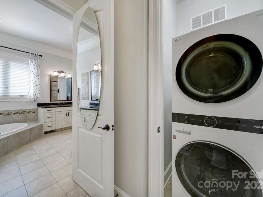 141 Forsythia Lane, Tega Cay, SC 29708.  MLS# CAR4243630, YatesRealty ID 5841. Laundry on Main Floor in Primary Suite