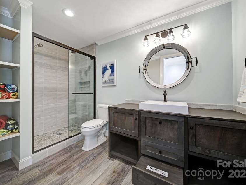 141 Forsythia Lane, Tega Cay, SC 29708.  MLS# CAR4243630, YatesRealty ID 5841. Lower Level Full Bath