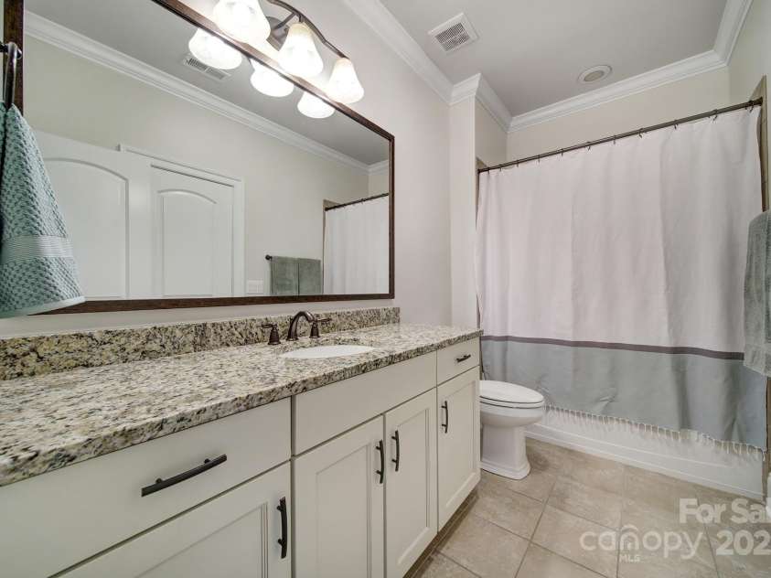 141 Forsythia Lane, Tega Cay, SC 29708.  MLS# CAR4243630, YatesRealty ID 5841. Upper Full Bathroom