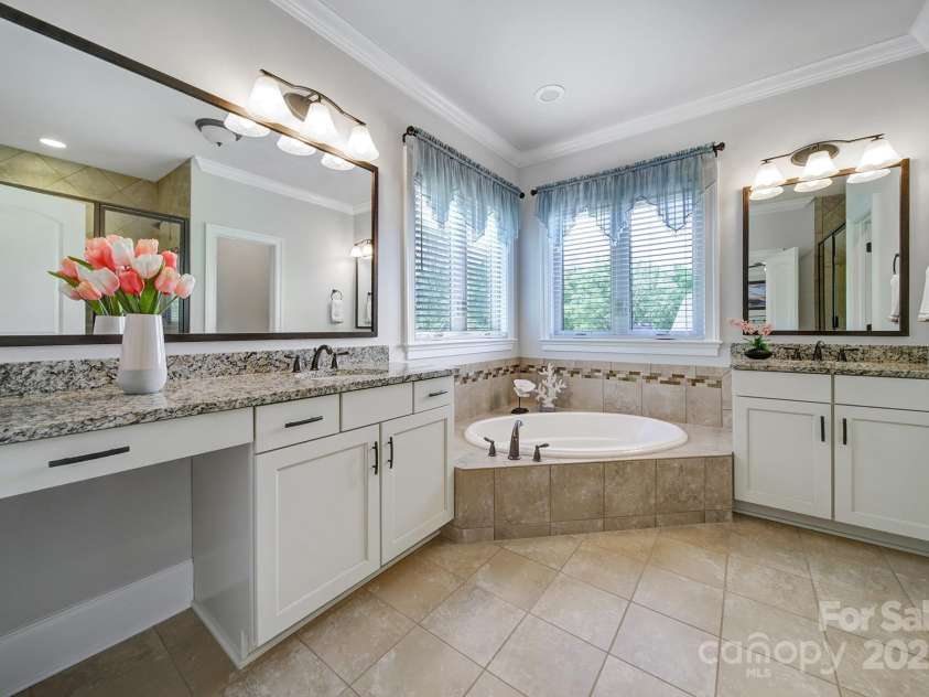 141 Forsythia Lane, Tega Cay, SC 29708.  MLS# CAR4243630, YatesRealty ID 5841. Upper Primary Bedroom Bathroom