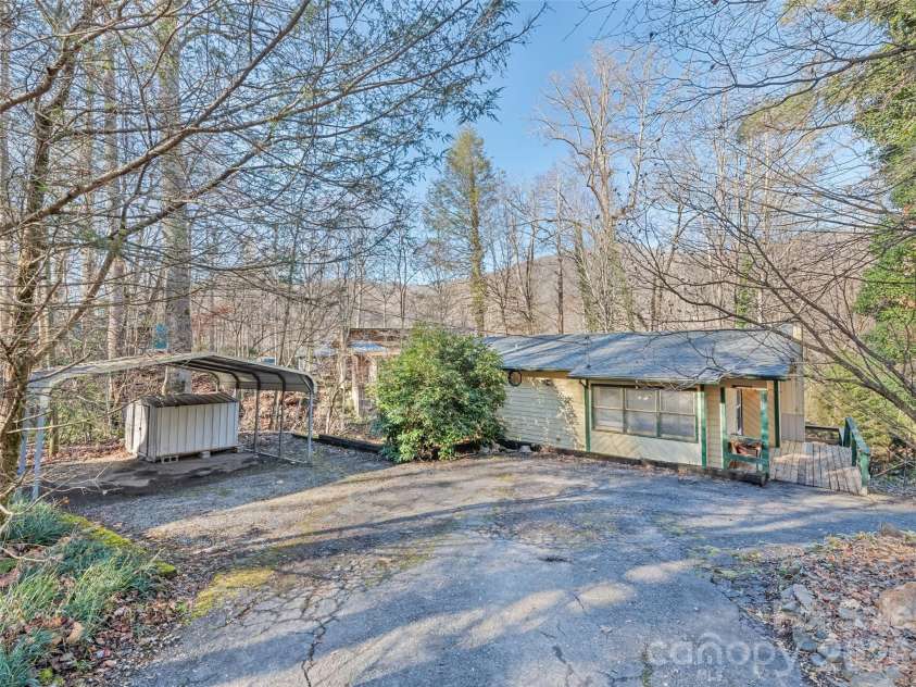 259 Hemlock Loop, Maggie Valley, NC 28751.  MLS# CAR4335980, YatesRealty ID 5841. 