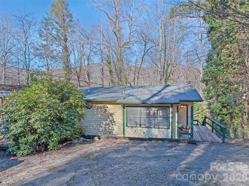 259 Hemlock Loop, Maggie Valley, NC 28751.  MLS# CAR4335980, YatesRealty ID 5841. 