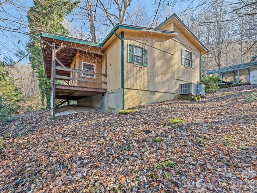 259 Hemlock Loop, Maggie Valley, NC 28751.  MLS# CAR4335980, YatesRealty ID 5841. 