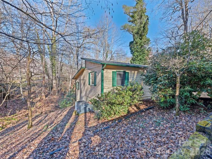 259 Hemlock Loop, Maggie Valley, NC 28751.  MLS# CAR4335980, YatesRealty ID 5841. 