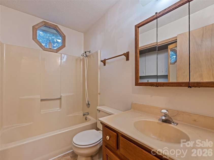 259 Hemlock Loop, Maggie Valley, NC 28751.  MLS# CAR4335980, YatesRealty ID 5841. 