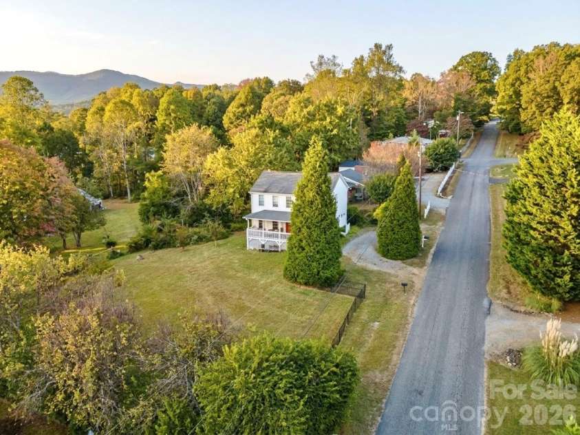 43 Indian Trail Road, Candler, NC 28715.  MLS# CAR4437405, YatesRealty ID 58412. 